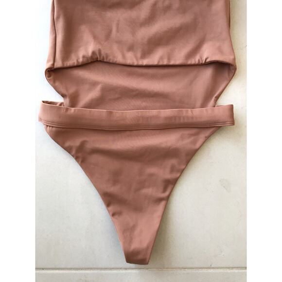 Kira One Piece Monokini Swimsuit Strapless Cut Out - Picture 7 of 7